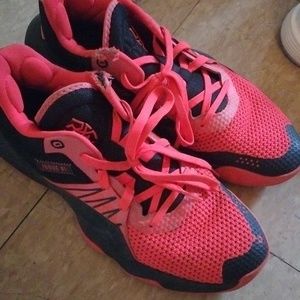 Donavon Mitchell sneakers